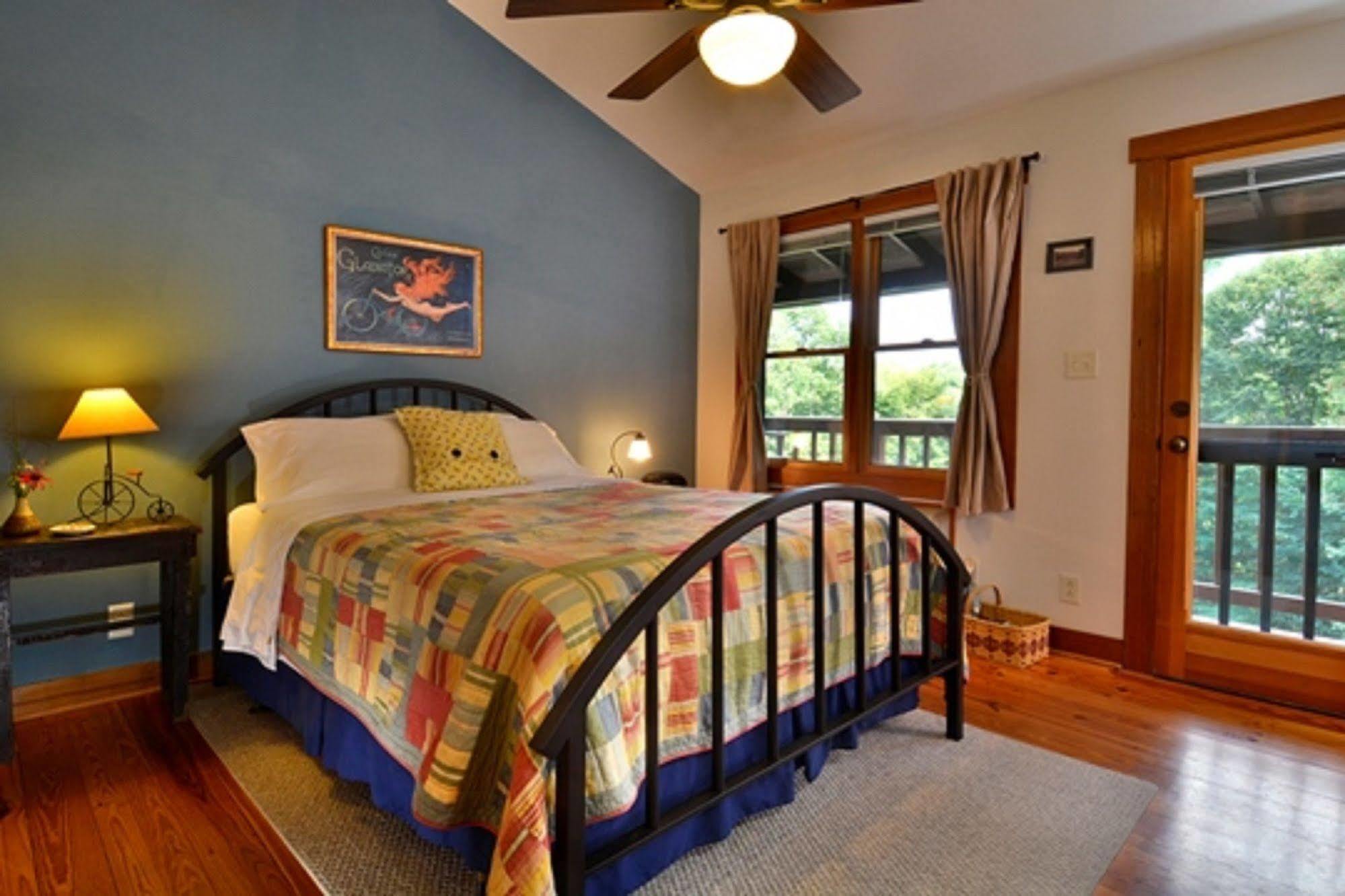 Bent Creek Lodge Bed & Breakfast Luaran gambar
